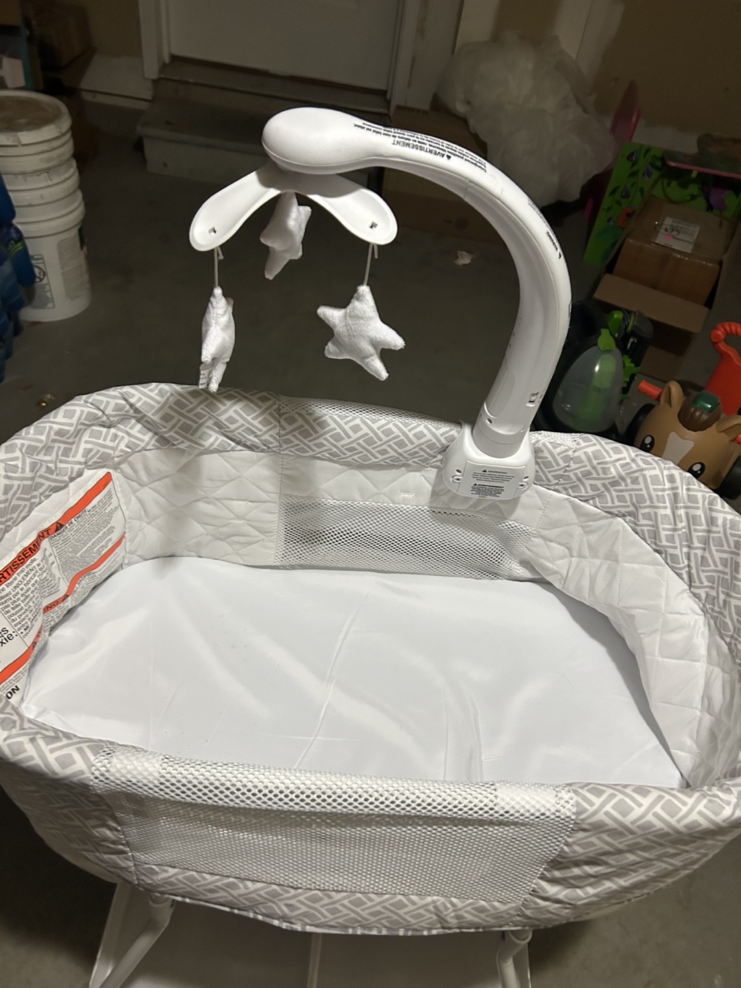 Delta Children  Bassinette with Stand and Mobile - photo 2