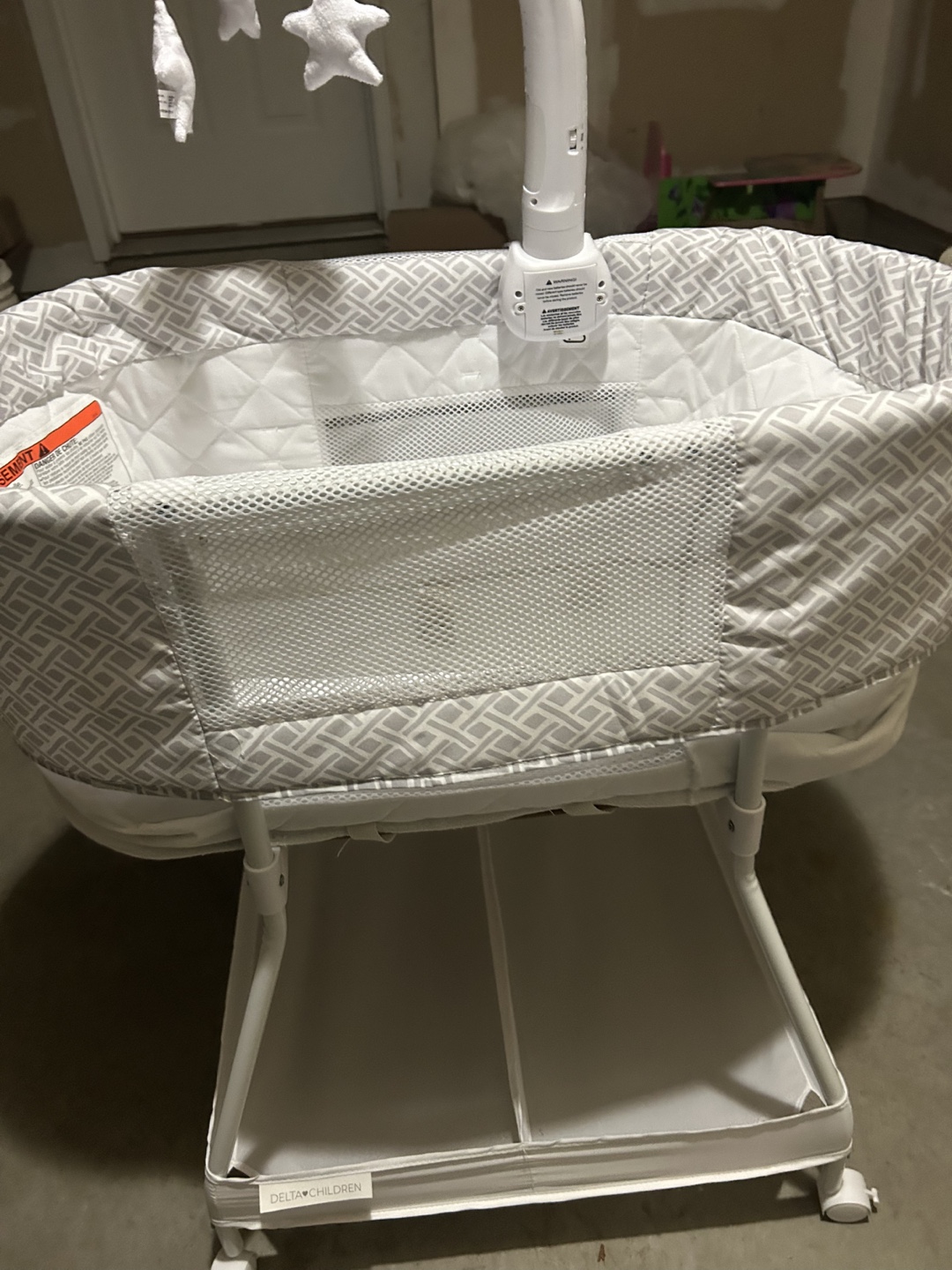 Delta Children  Bassinette with Stand and Mobile - photo 4
