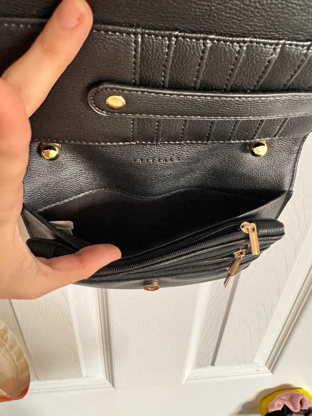 Intiale Black Flat Card Purse With Gold Chain image indicator(4)