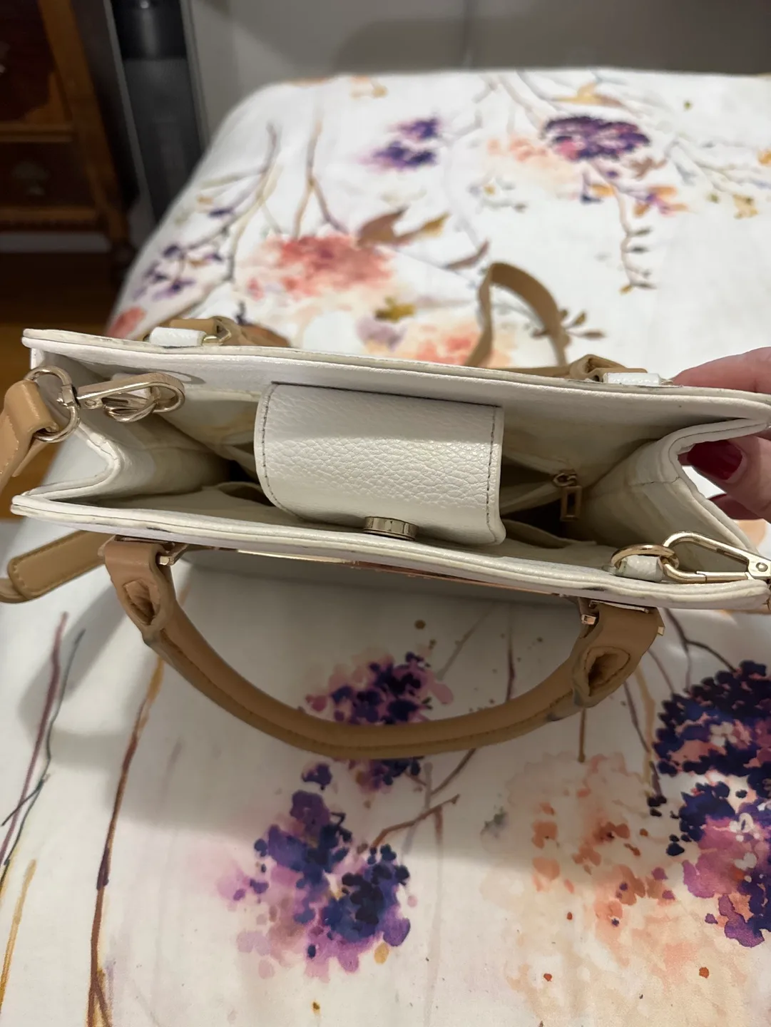 Guess White and Tan Handbag image indicator(4)