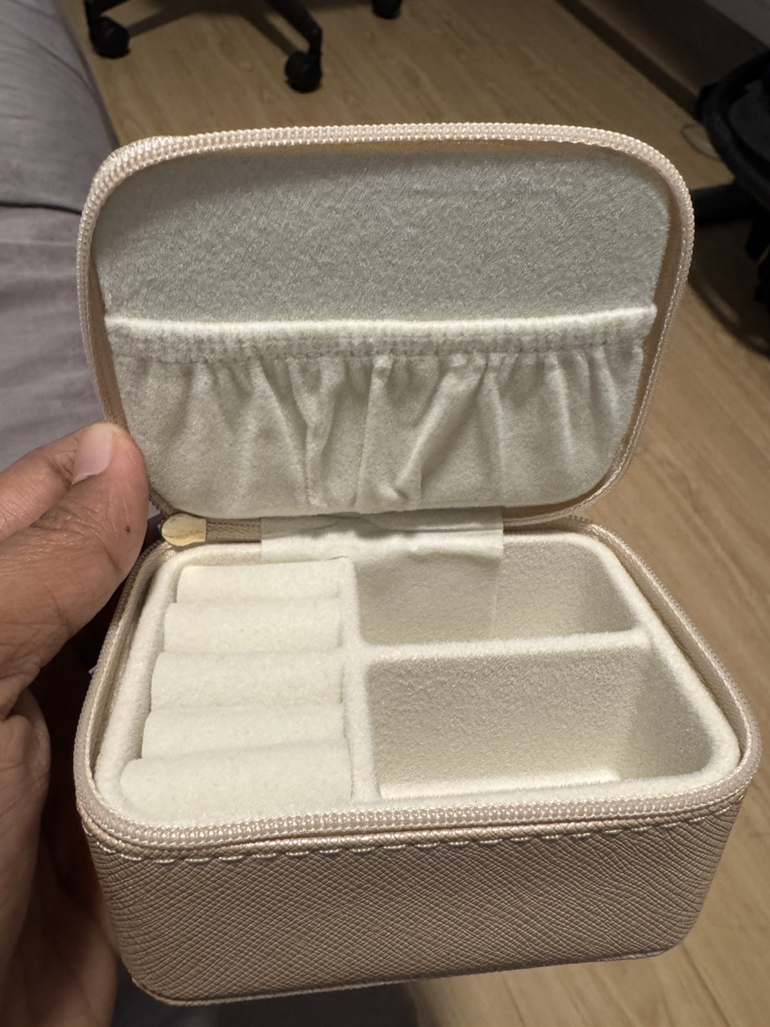 Small Travel Jewelry Case - photo 4