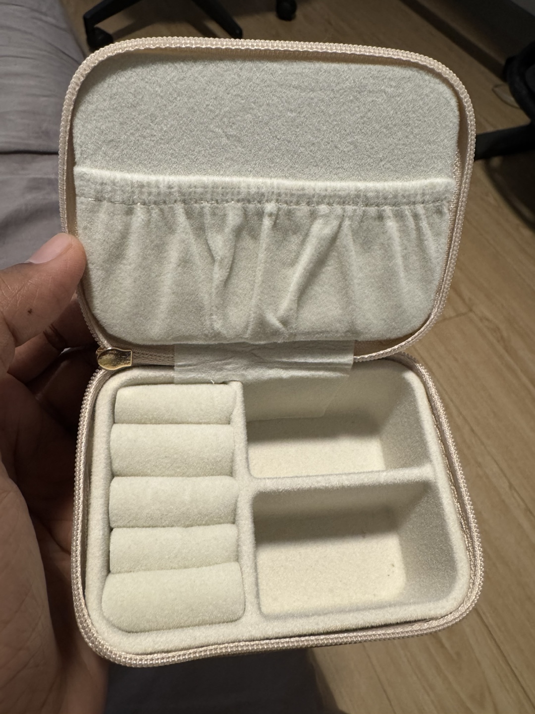 Small Travel Jewelry Case - photo 3