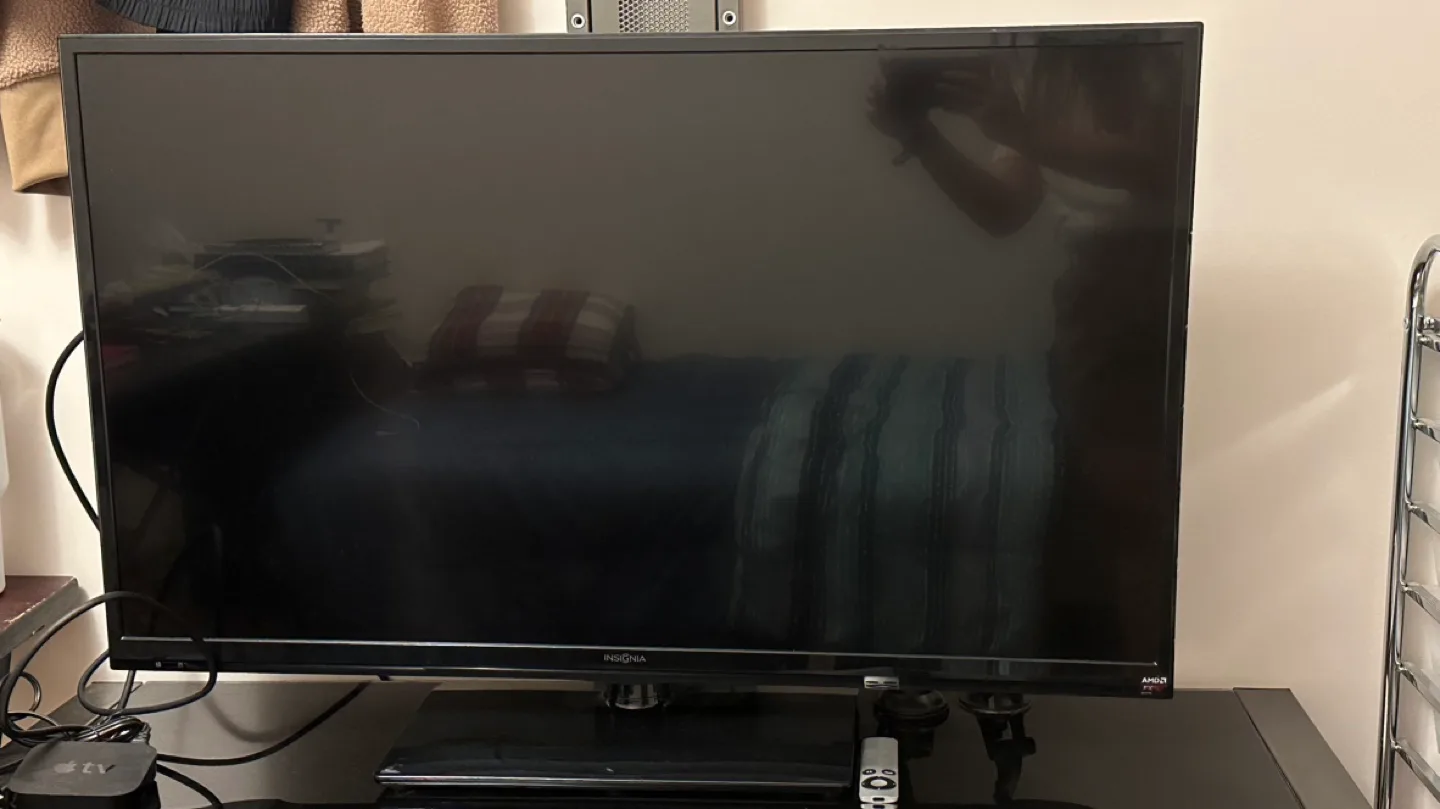 Insignia 32 Inch LCD TV thumbnail