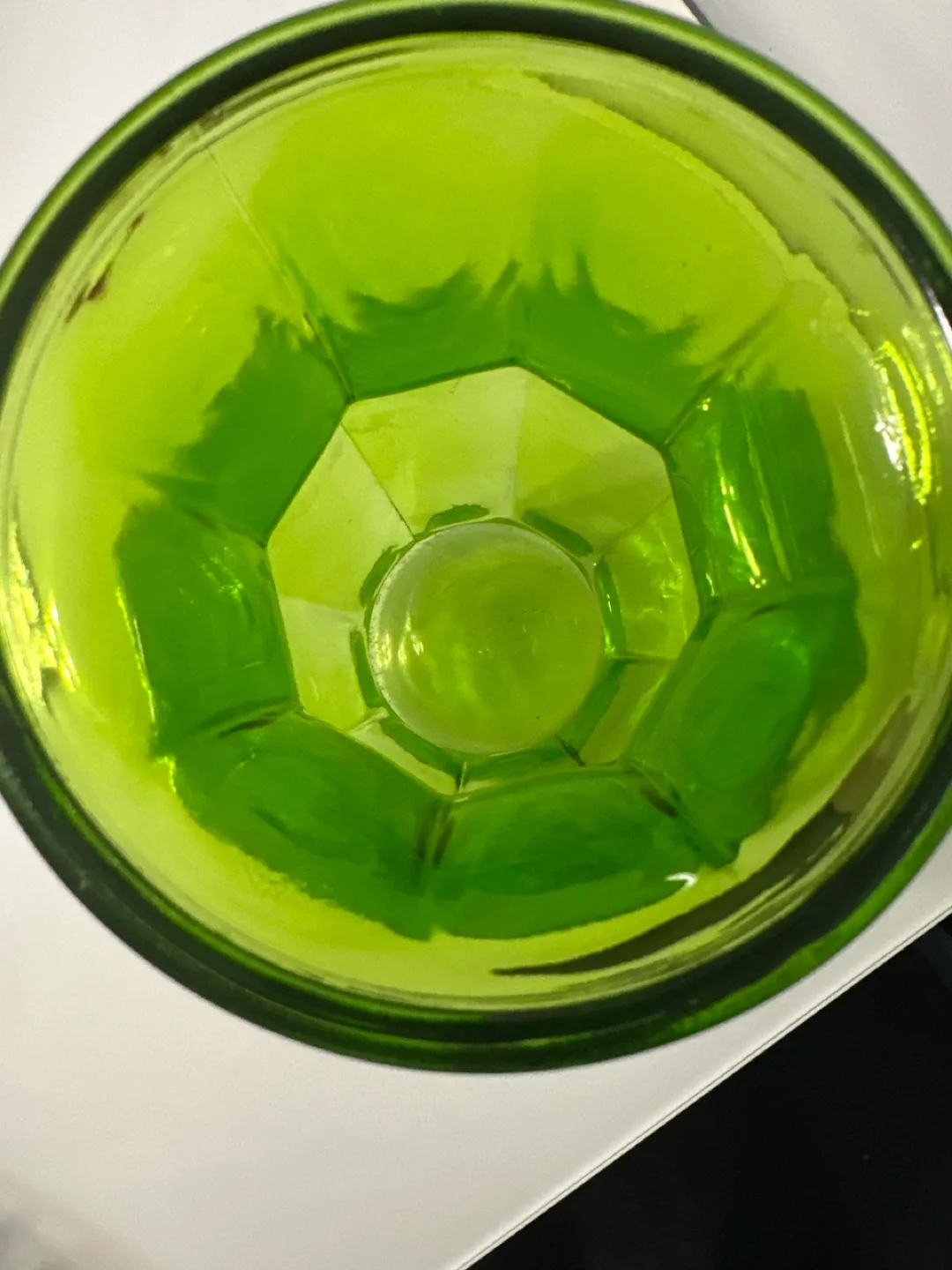 VTG Large Green Glass Vase image indicator(4)