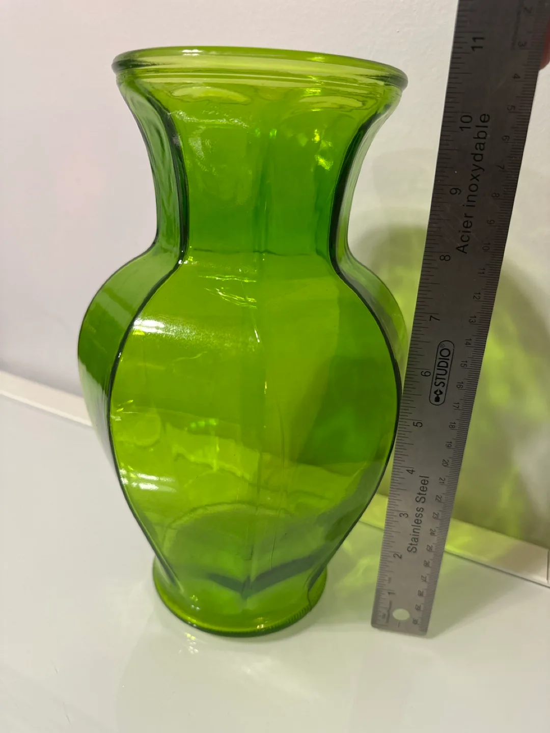 VTG Large Green Glass Vase image indicator(2)