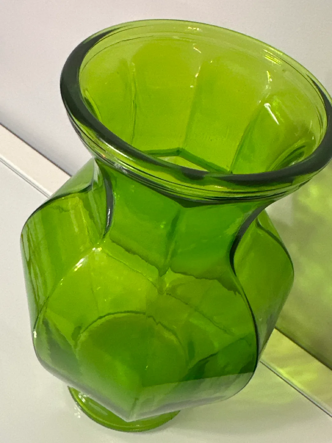 VTG Large Green Glass Vase image indicator(3)
