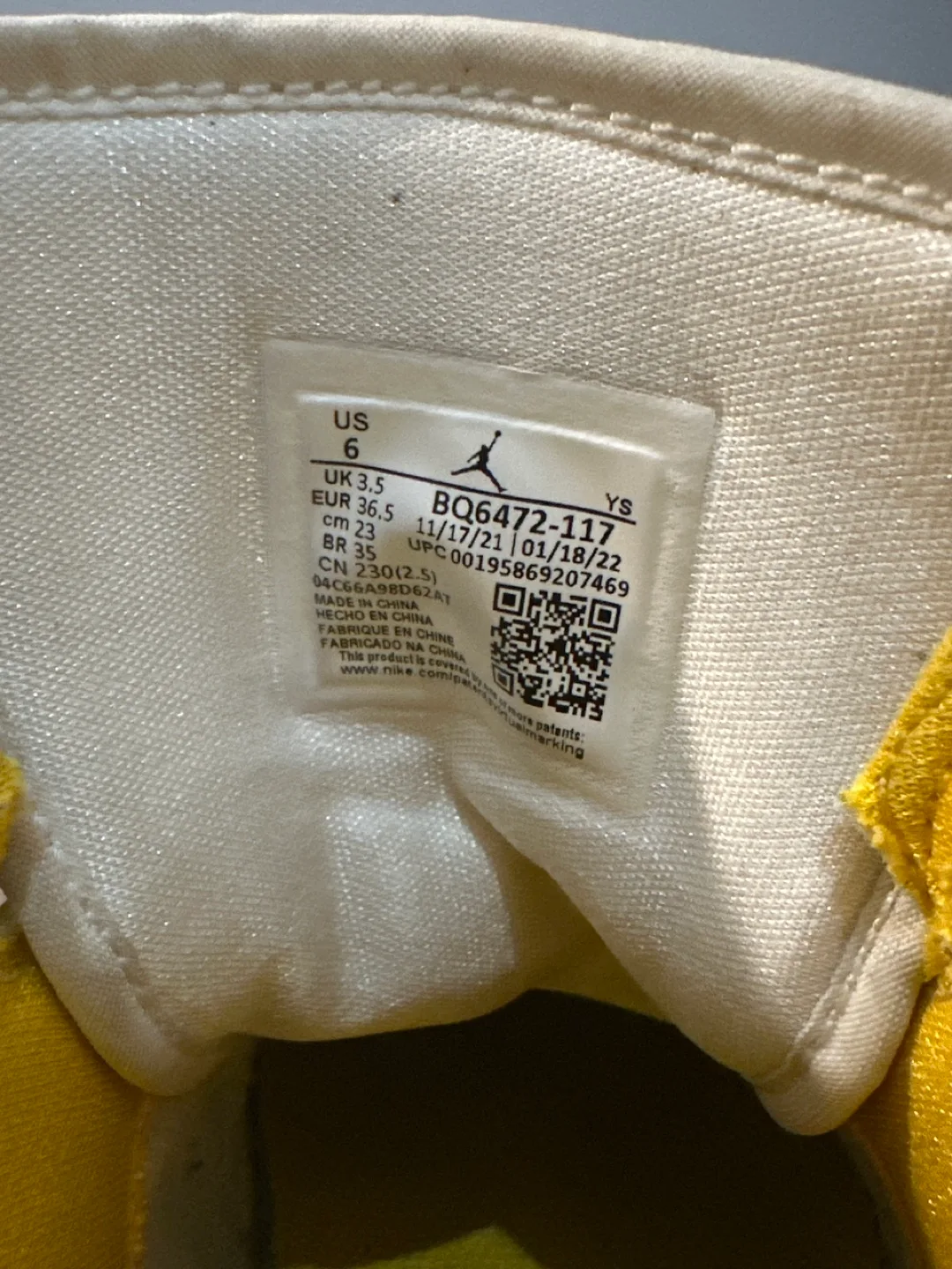 Nike Air Jordan 1 Retro High OG 'Taxi' - Size 7.5 image indicator(6)