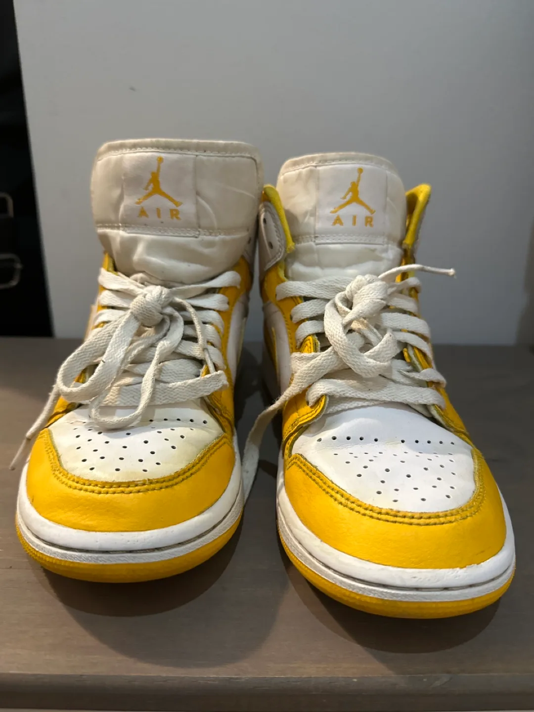 Nike Air Jordan 1 Retro High OG 'Taxi' - Size 7.5 image indicator(3)