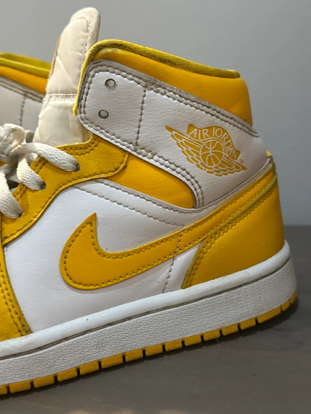 Nike Air Jordan 1 Retro High OG 'Taxi' - Size 7.5 image indicator(2)