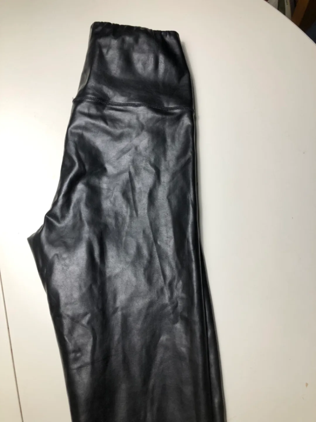 Aritzia Wilfred Daria faux leggings size large image indicator(3)