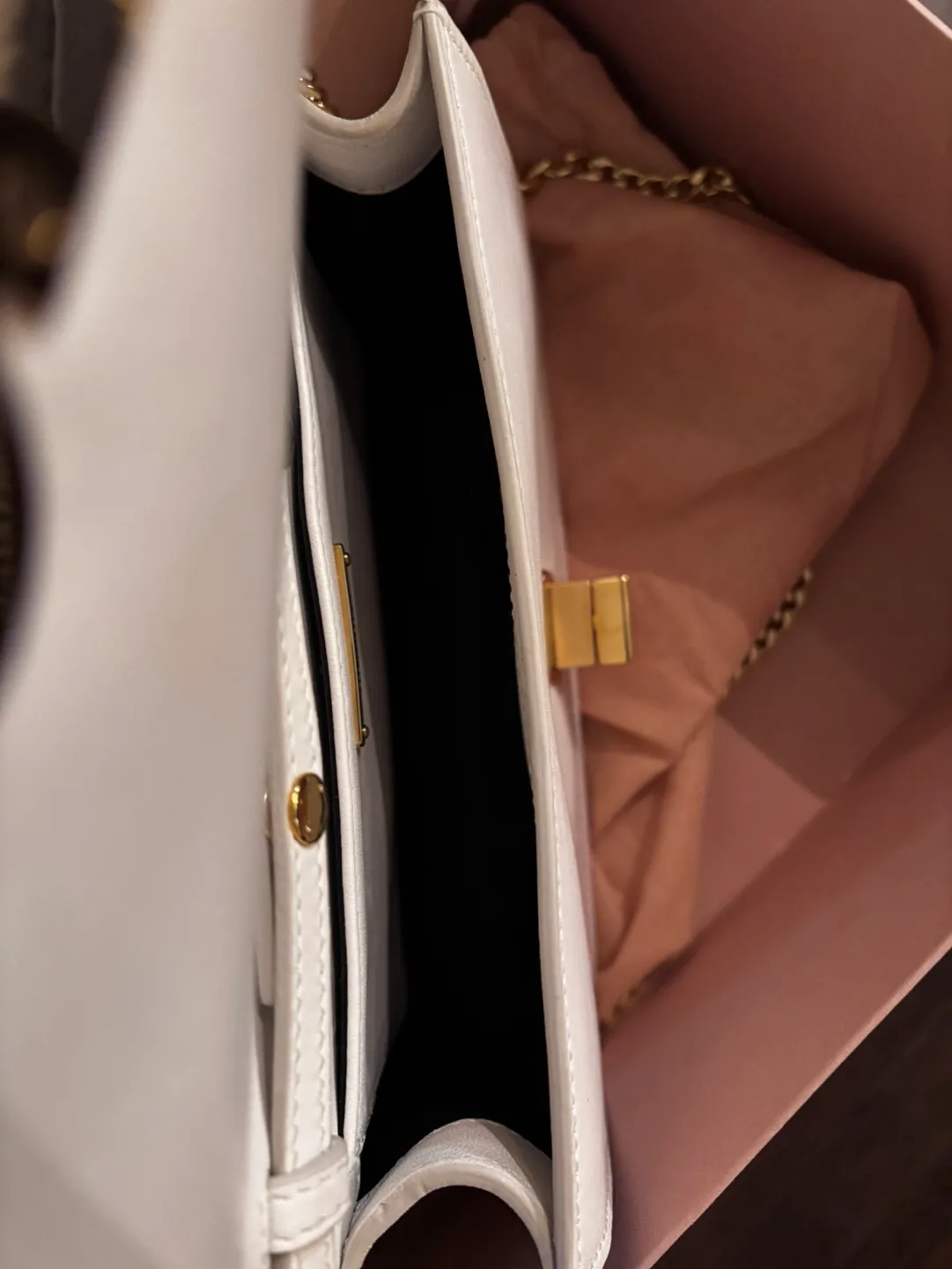 Authentic Miu Miu White Quilted Leather Shoulder Bag image indicator(6)