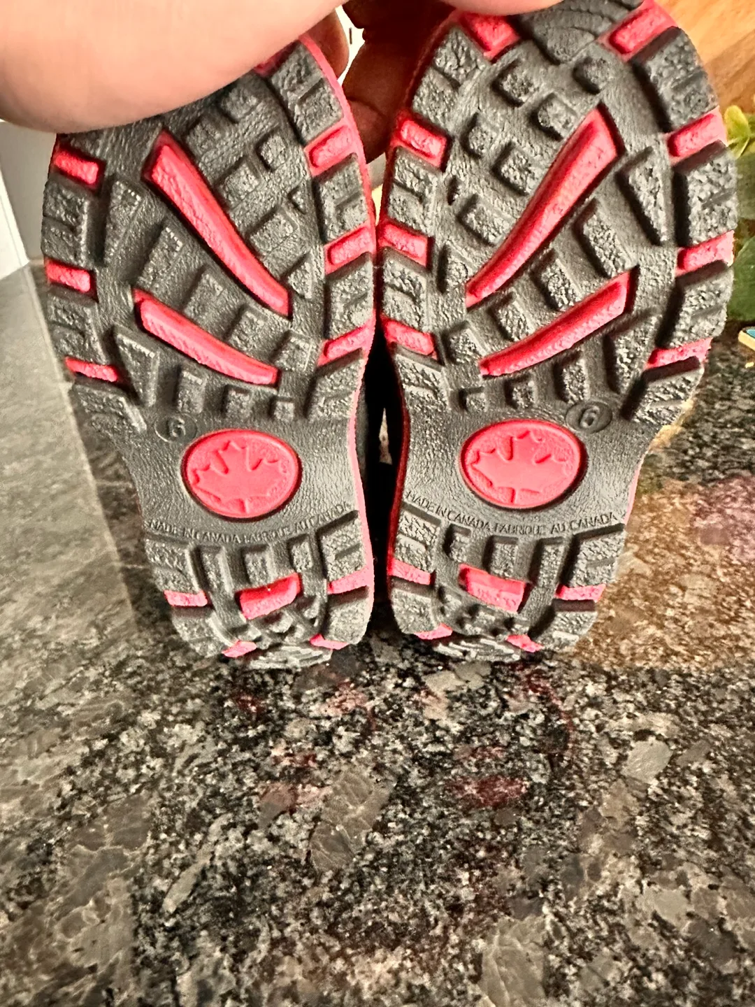 New with tags Gray Wolf snow Boots kids Size 6 image indicator(4)