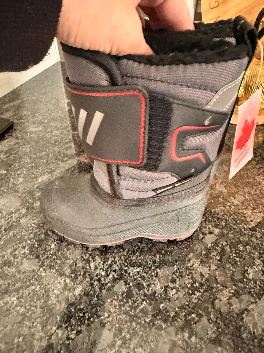New with tags Gray Wolf snow Boots kids Size 6 image indicator(3)
