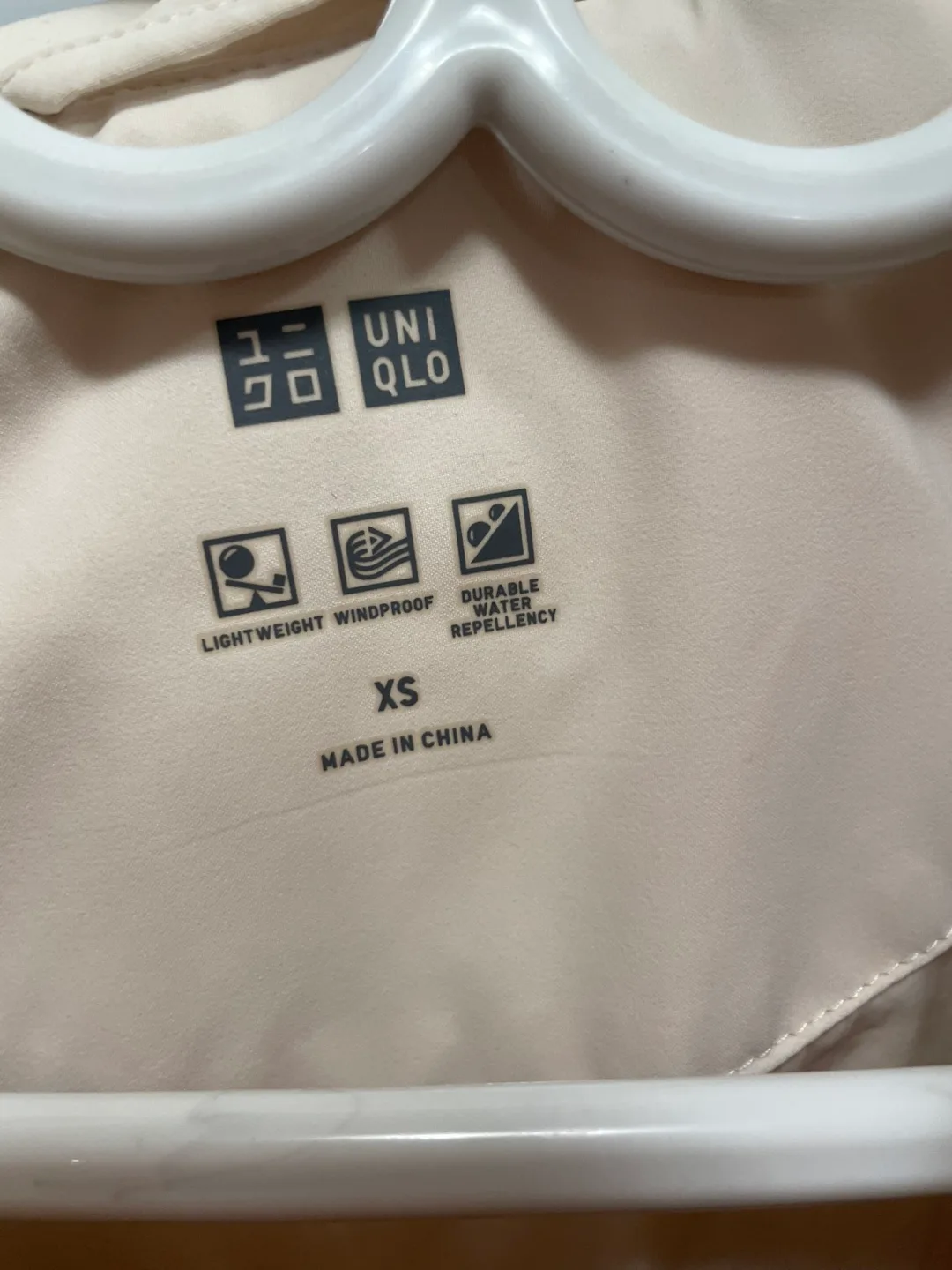 UNIQLO Women's Lightweight Puffer Jacket image indicator(2)