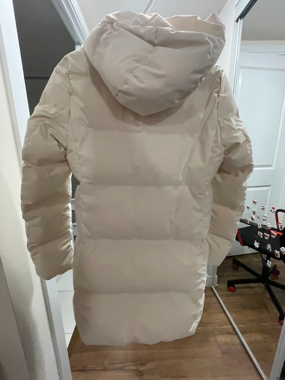 UNIQLO Women's Lightweight Puffer Jacket image indicator(4)