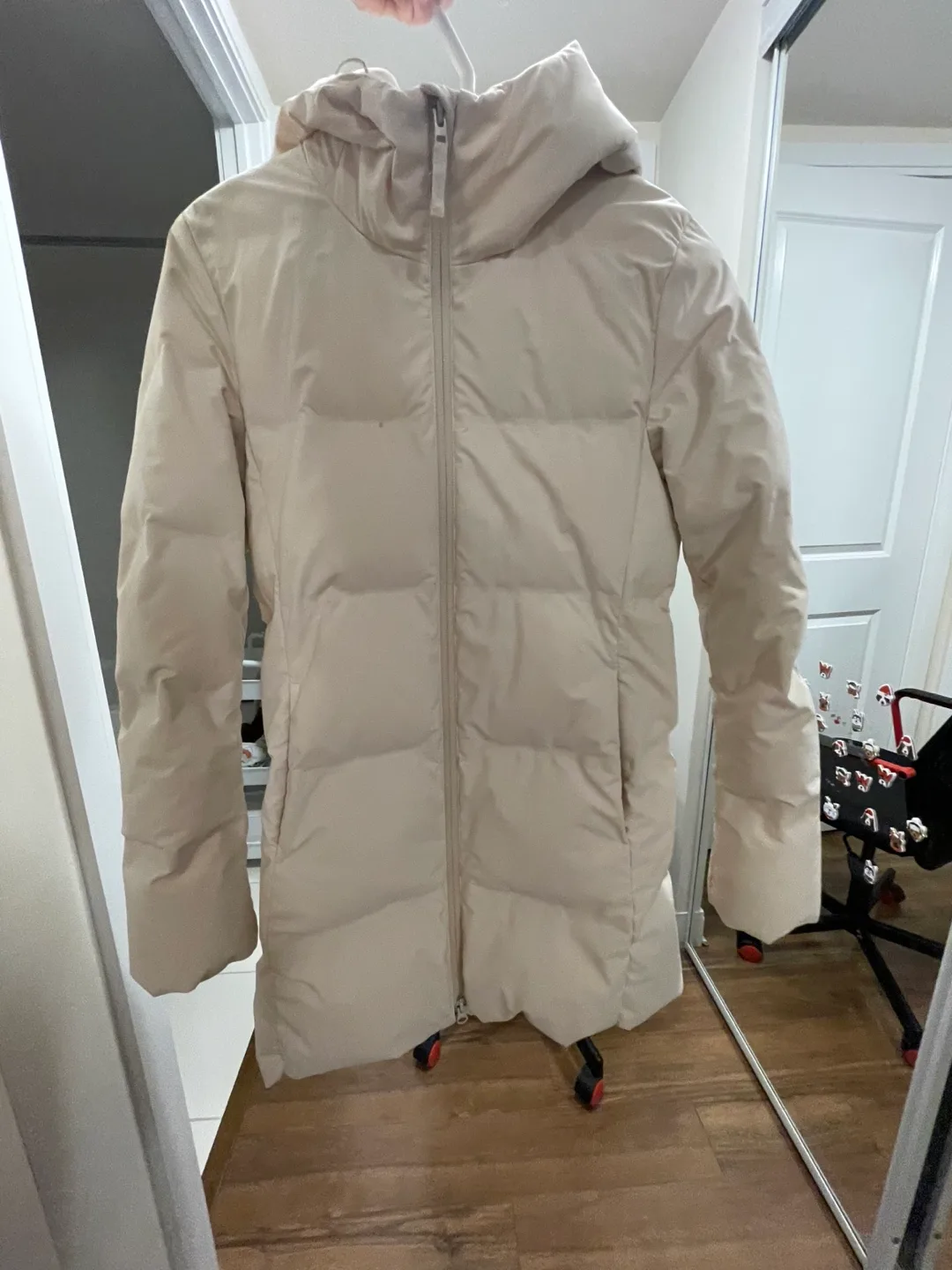 UNIQLO Women's Lightweight Puffer Jacket image indicator(3)