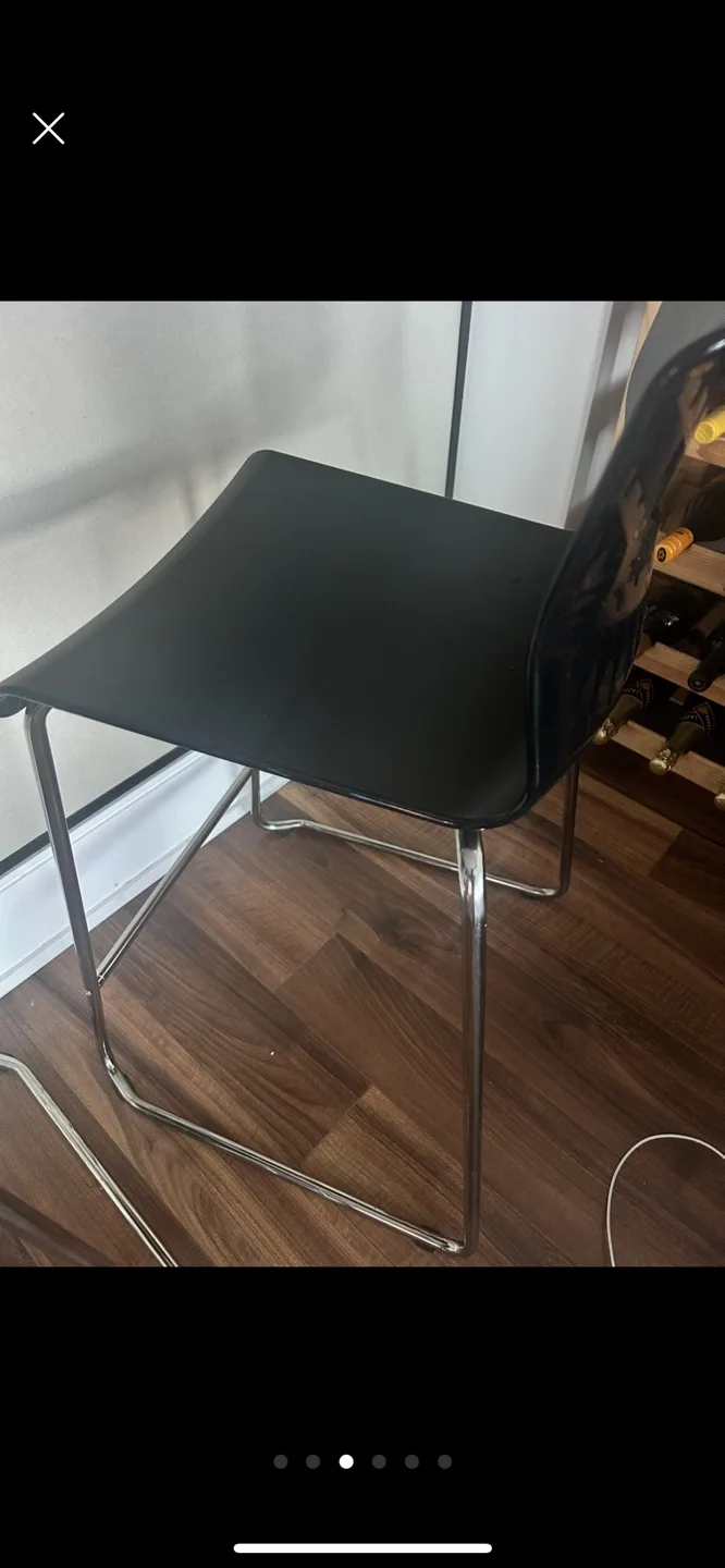 Set of 2 Black Bar Stools image indicator(3)