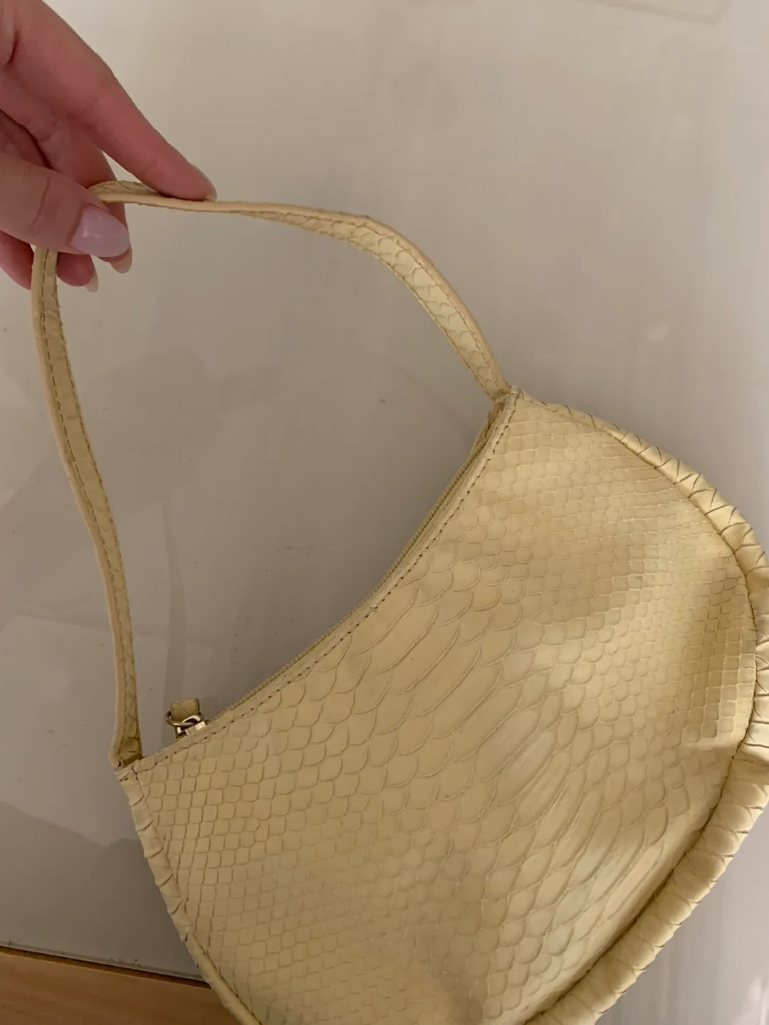 Small Yellow Snakeskin Bag image indicator(4)