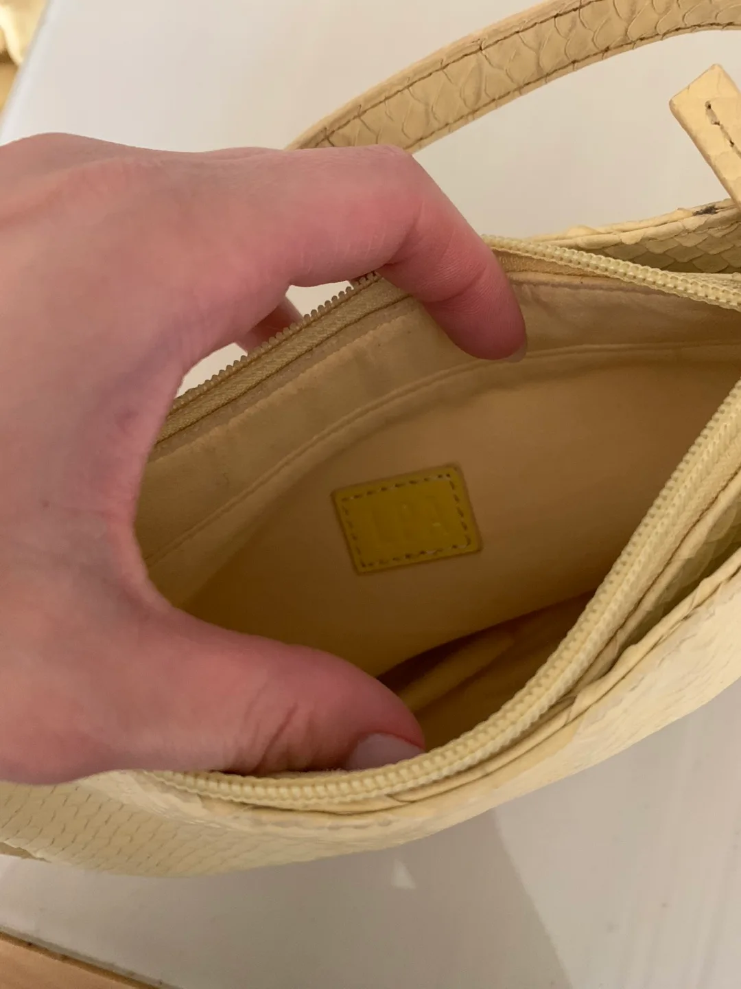 Small Yellow Snakeskin Bag image indicator(3)