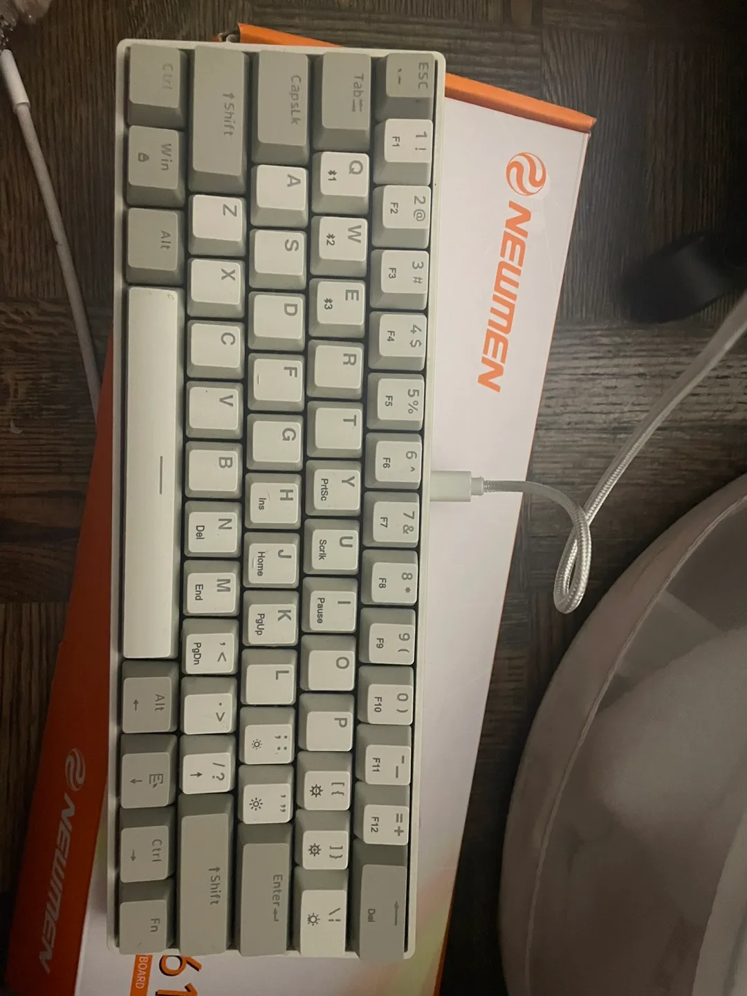 Newmen GM610 Mechanical Keyboard image indicator(2)