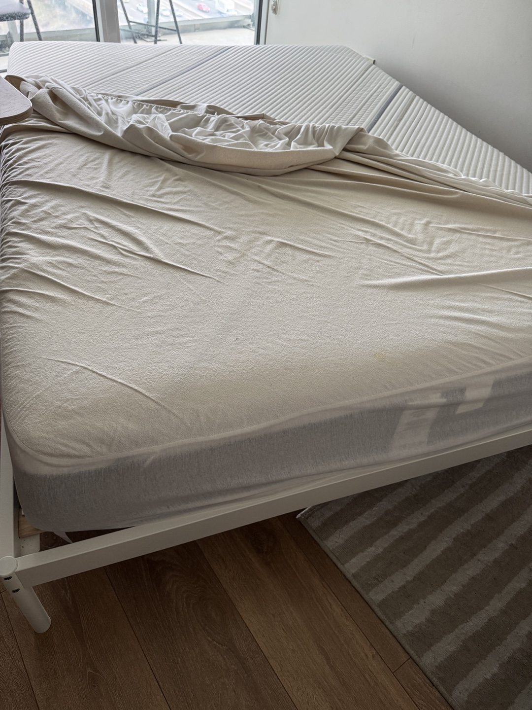 IKEA VEVELSTAD Bed Frame - Queen - photo 3