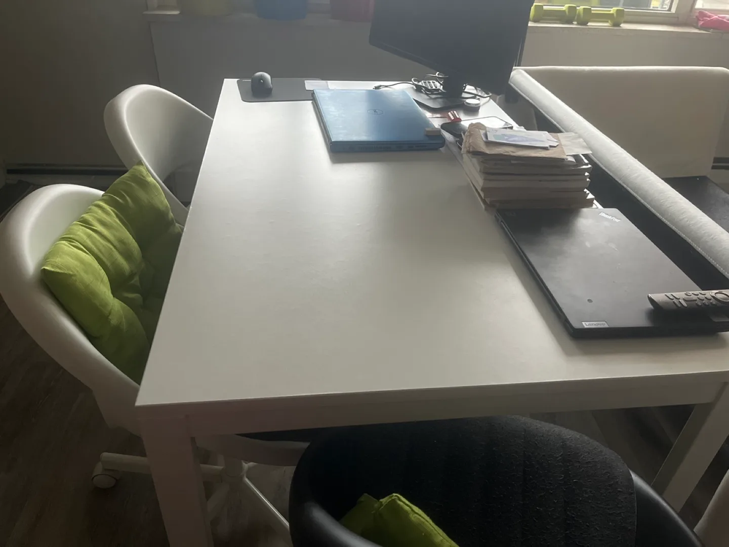 White Desk table thumbnail