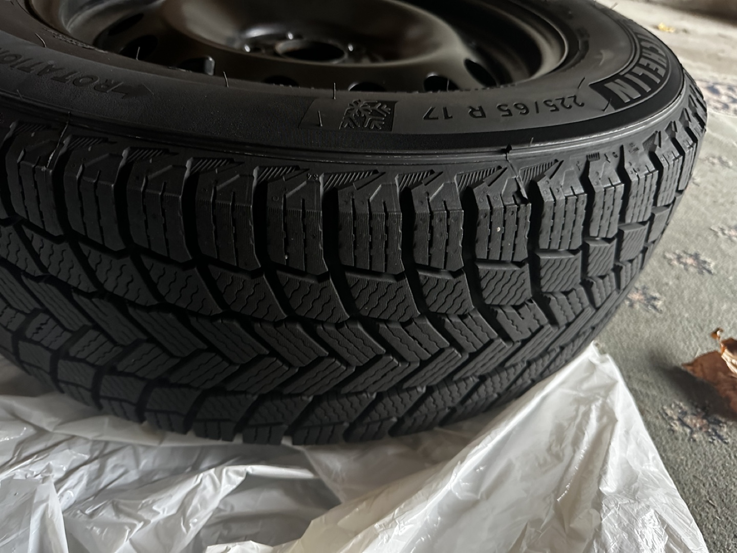 RAV4 winter tires: Michelin 225/65 R 17 Tire - photo 3