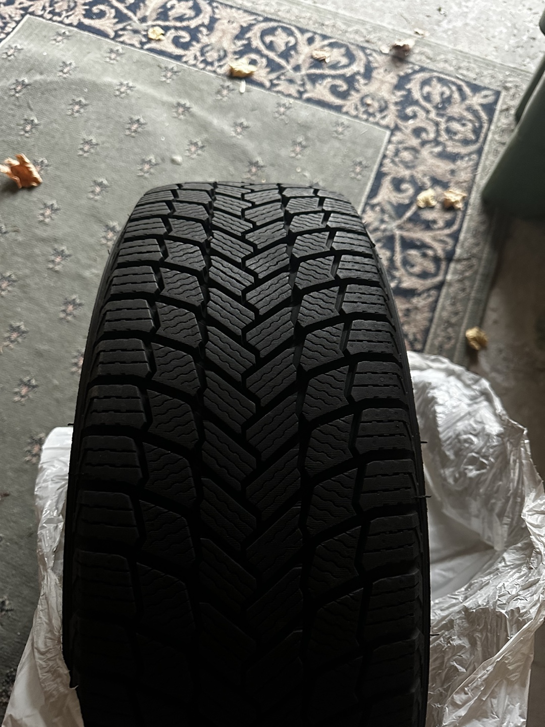 RAV4 winter tires: Michelin 225/65 R 17 Tire - photo 4