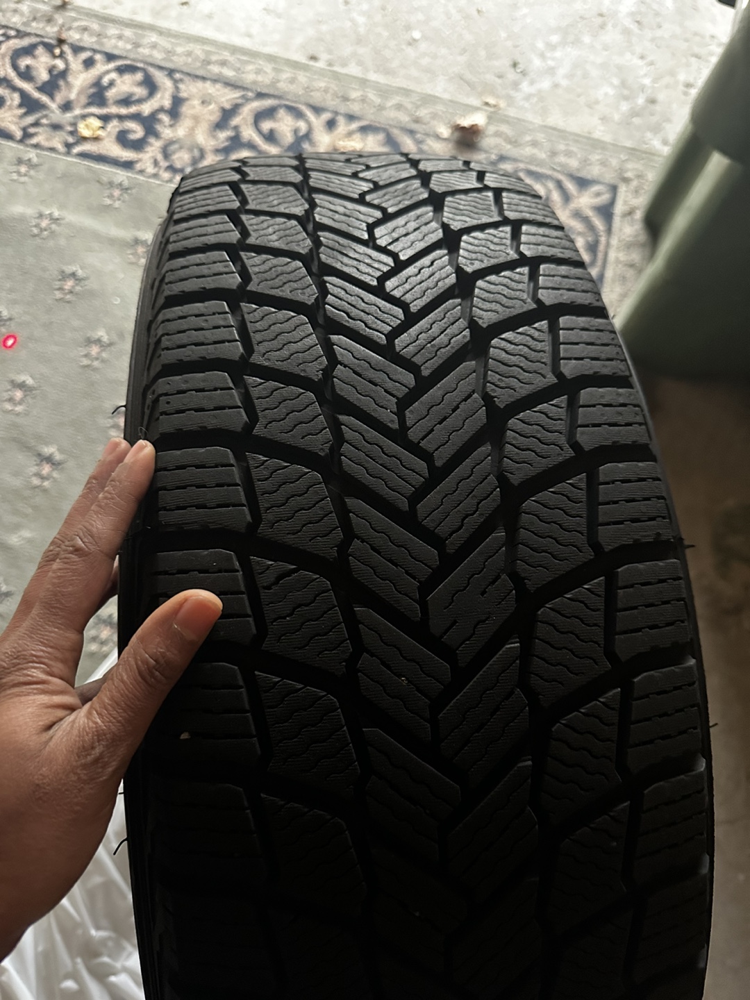 RAV4 winter tires: Michelin 225/65 R 17 Tire - photo 2
