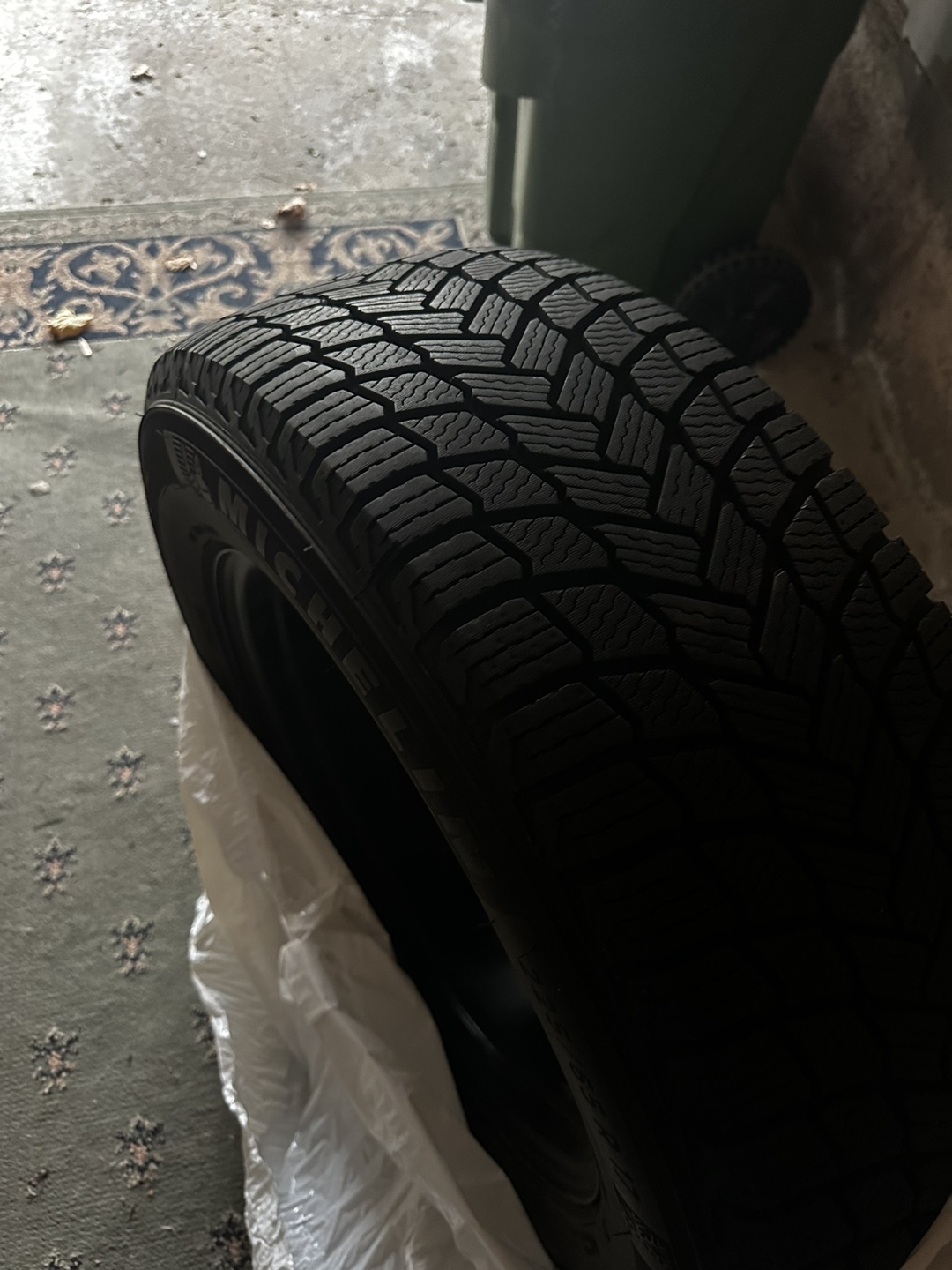 RAV4 winter tires: Michelin 225/65 R 17 Tire - photo 5