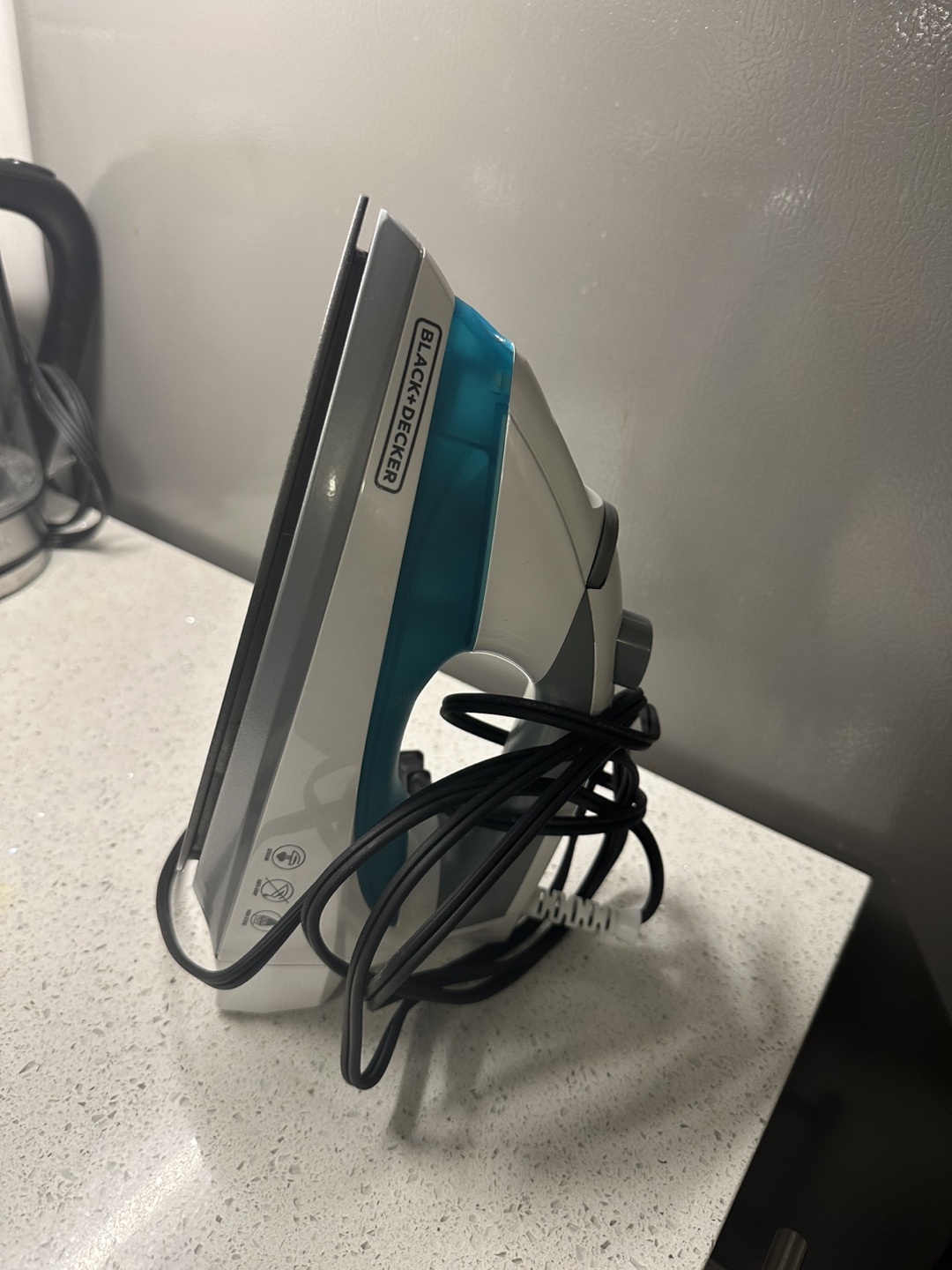 Black + Decker Iron - photo 2