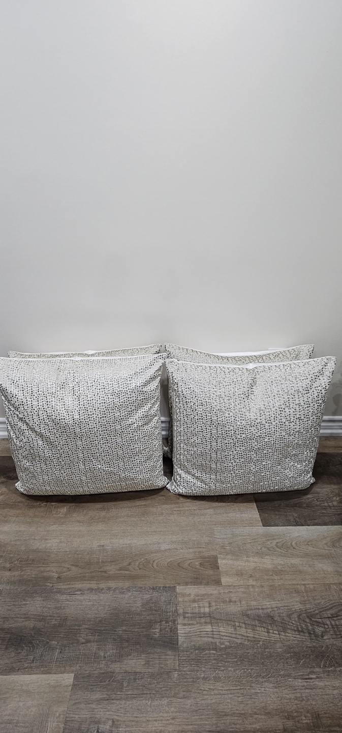 Set of 4 Throw Pillows - photo 2