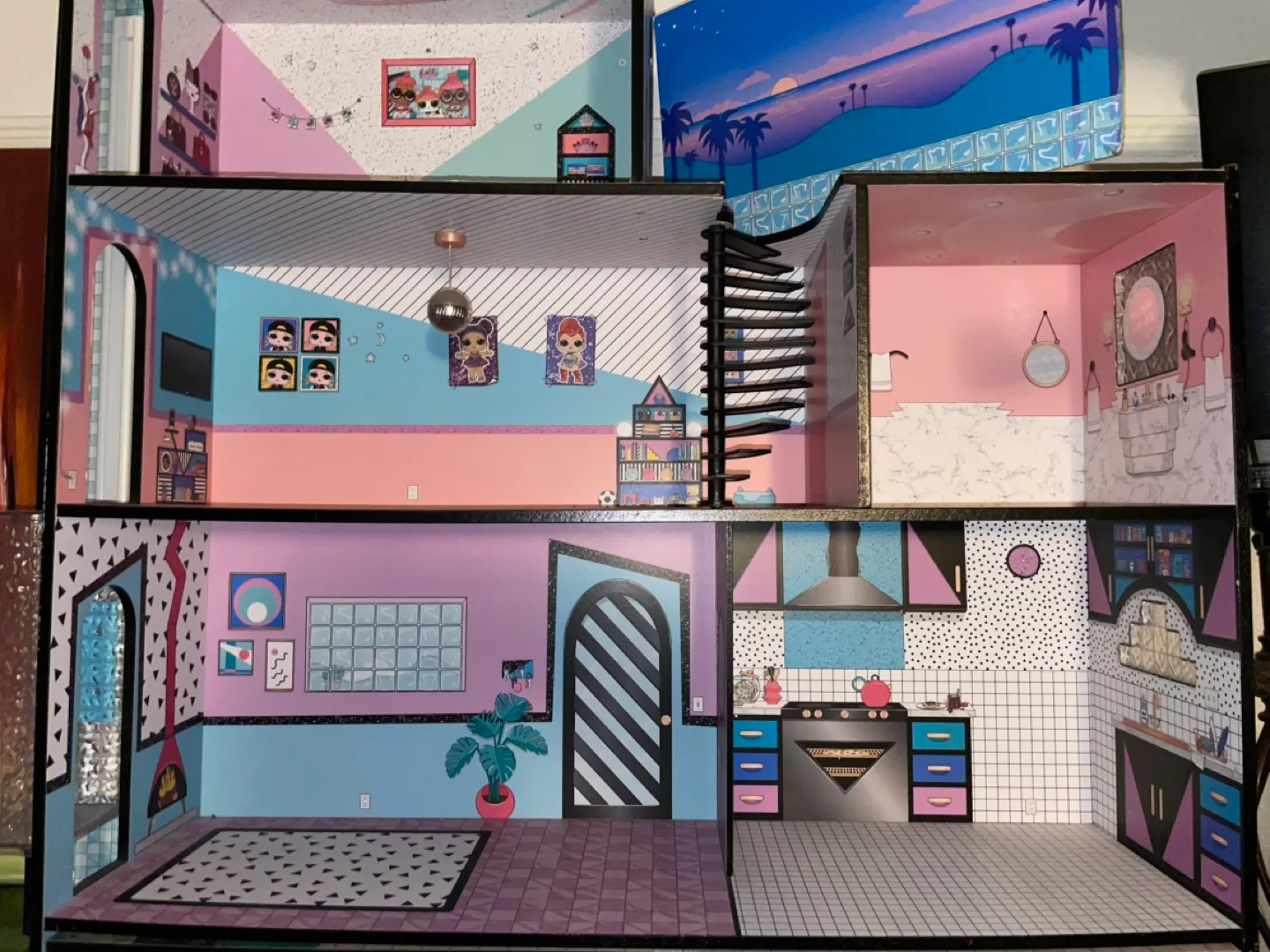 LOL Surprise! OMG House Playset image indicator(3)