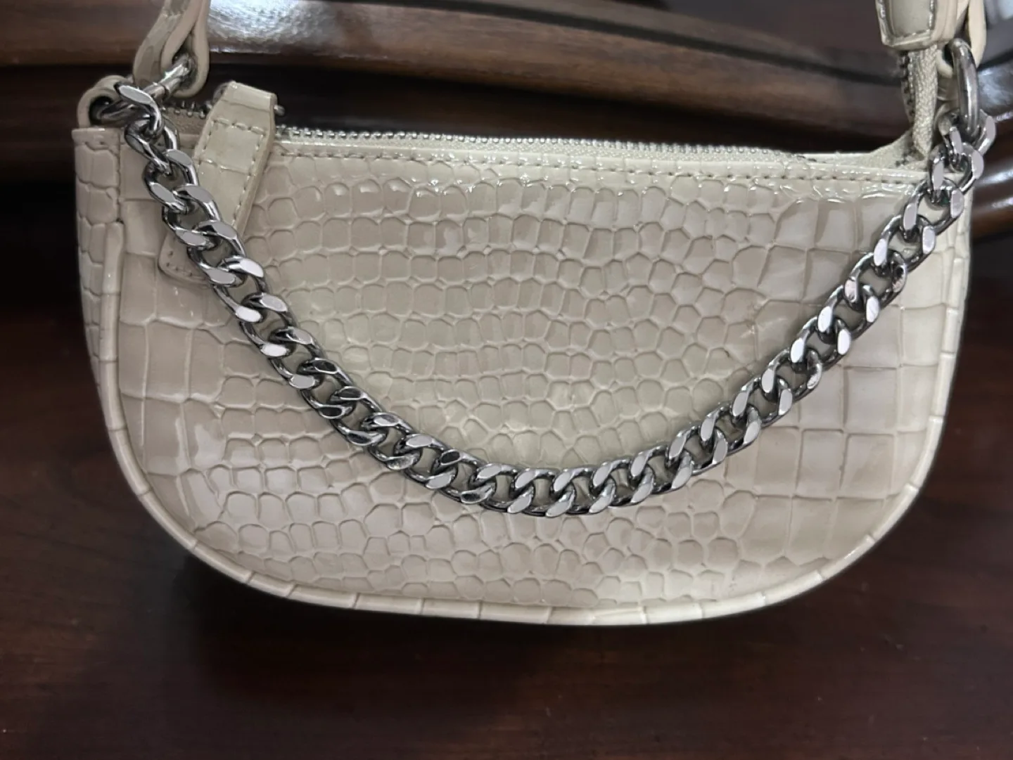 Small Beige Urban Outfitters Purse with Chain image indicator(2)