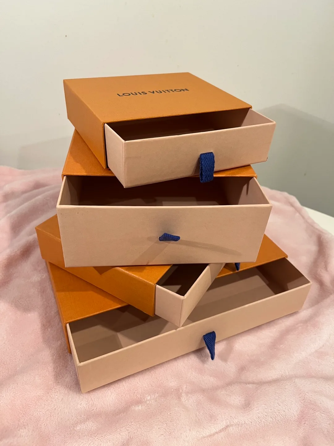 Classic LV gift box image indicator(2)