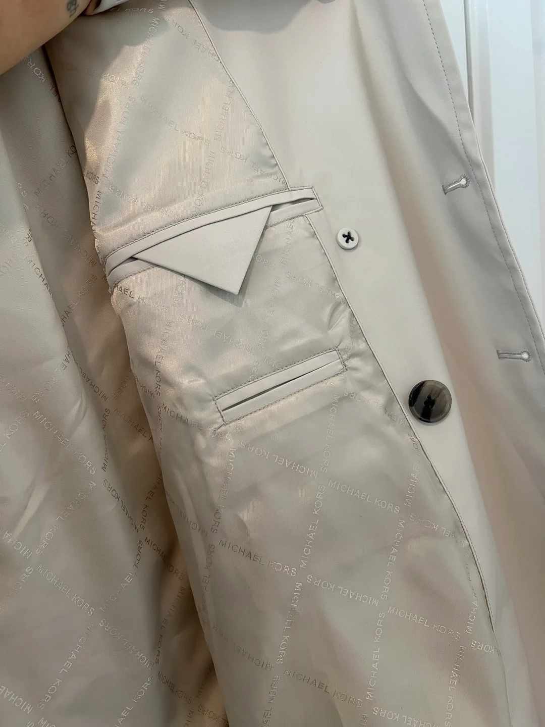 MICHAEL KORS Brand New Beige TRENCH COAT Unisex Size M image indicator(3)