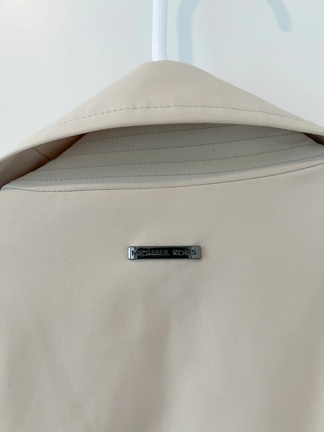 MICHAEL KORS Brand New Beige TRENCH COAT Unisex Size M image indicator(7)