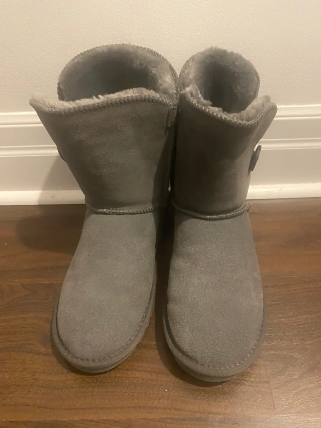 UGG Women's Grey Boots thumbnail