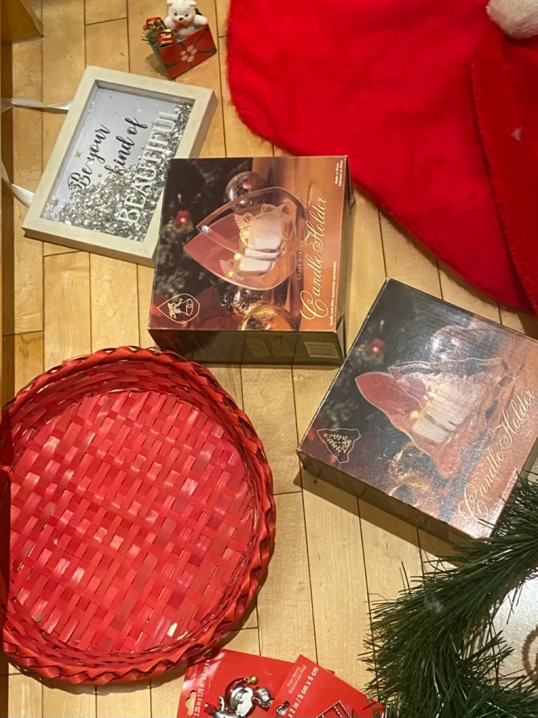 Clean outChristmas Decorations a Lot image indicator(4)