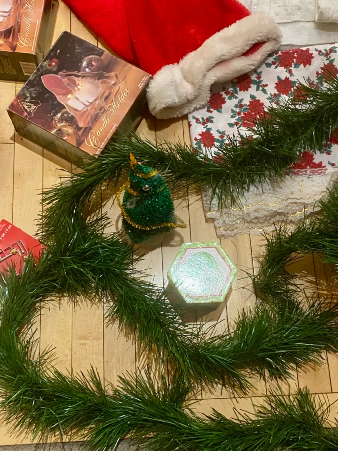 Clean outChristmas Decorations a Lot image indicator(5)