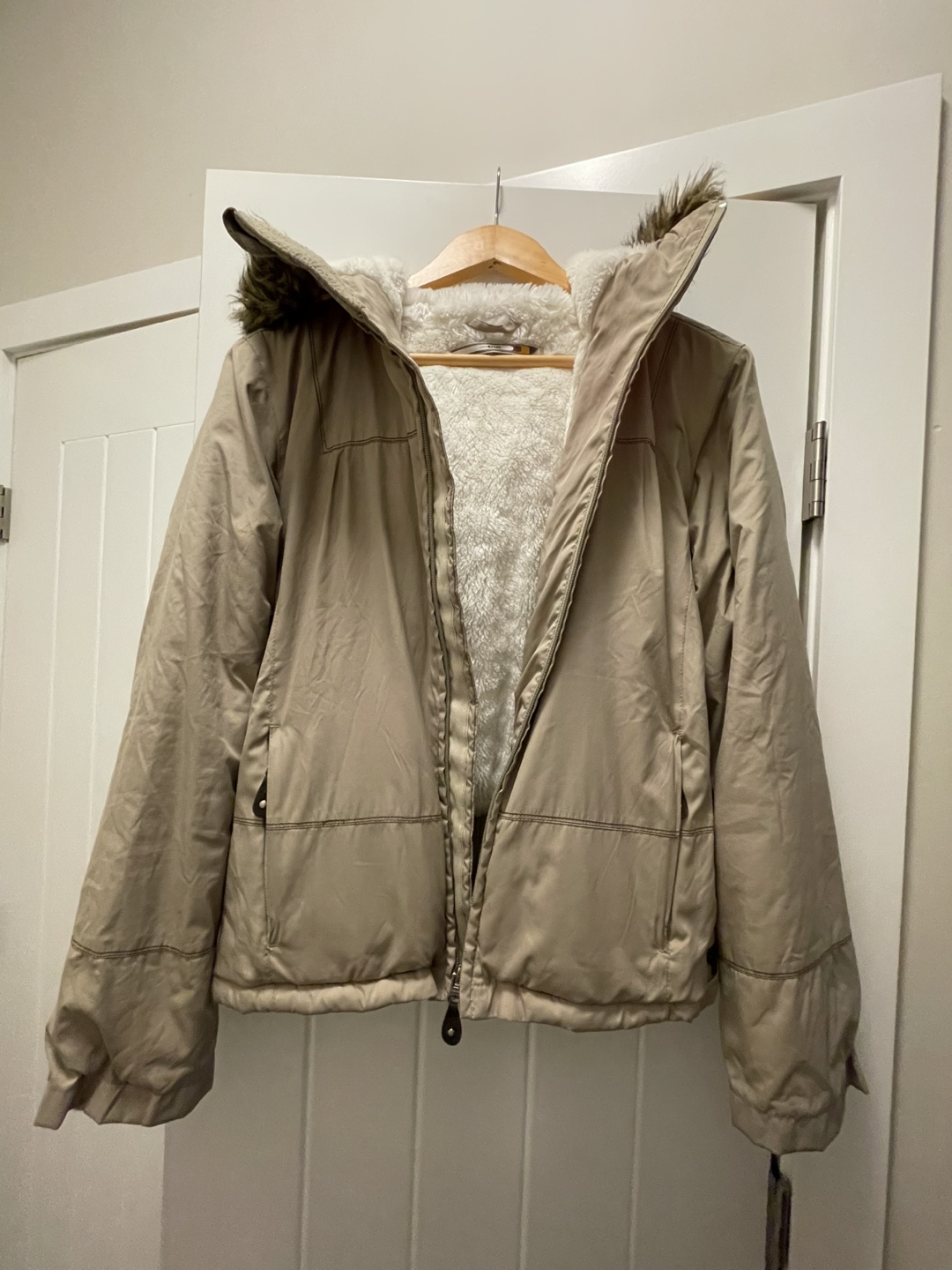 Aritzia TNA Women's Winter Jacket - photo 2