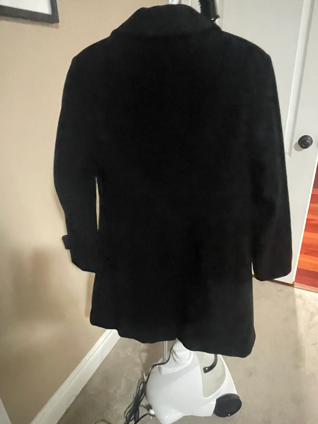 Black Edgars Women's Coat image indicator(2)