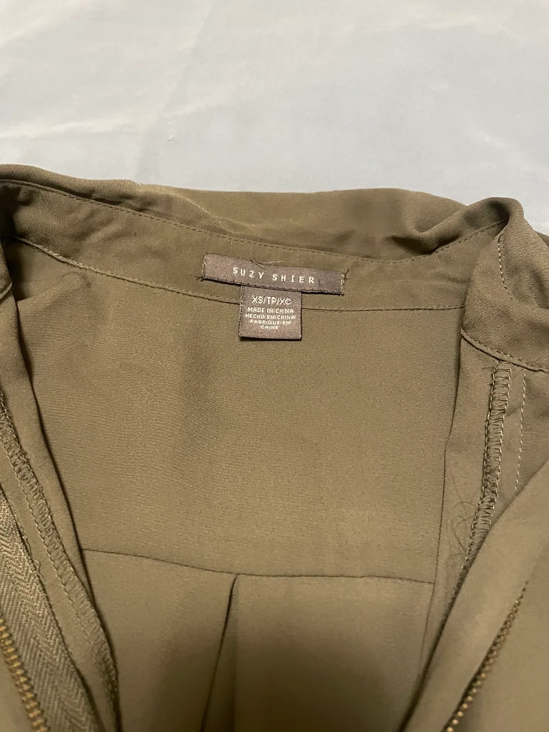 Suzy Shier Green Blouse Women’s XS image indicator(2)