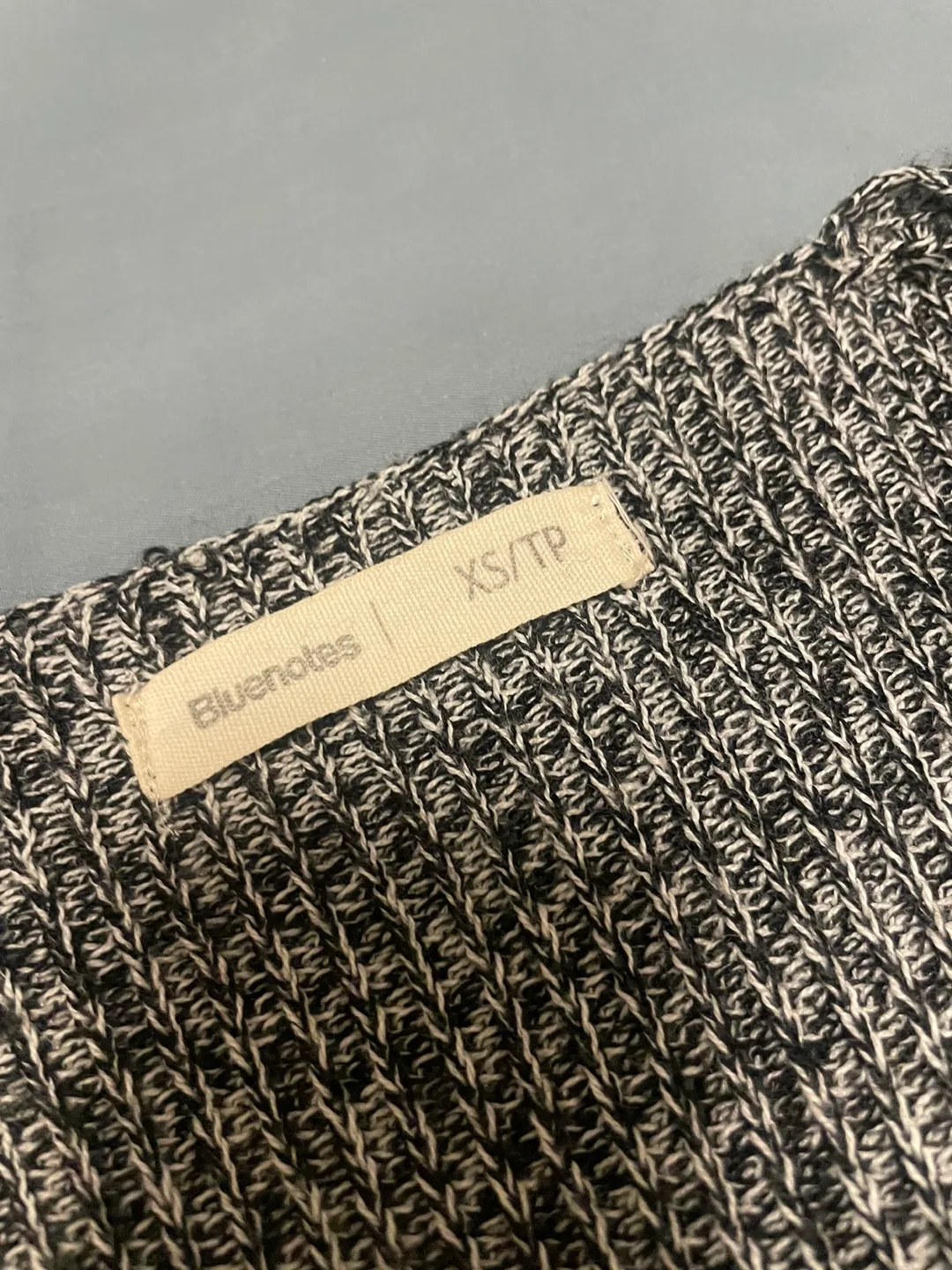 V-neck Women’s Sweater image indicator(2)