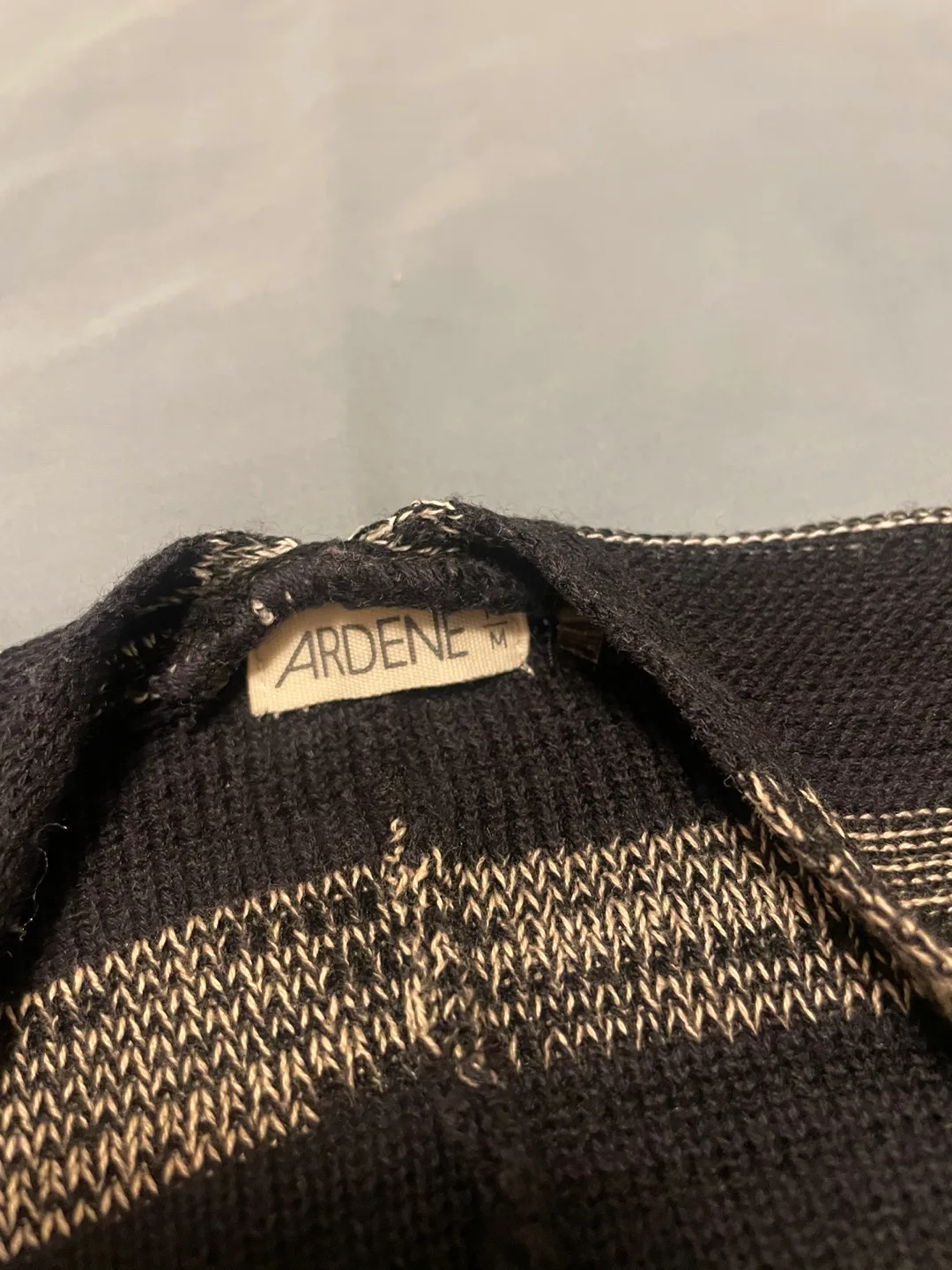 Women’s Cardigan MEDIUM image indicator(2)