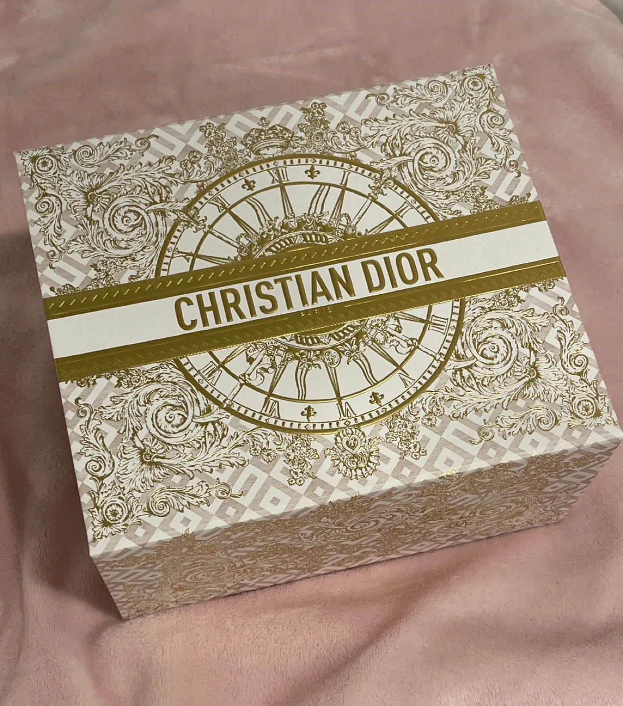 Dior Gift Box with Dior ribbon image indicator(2)