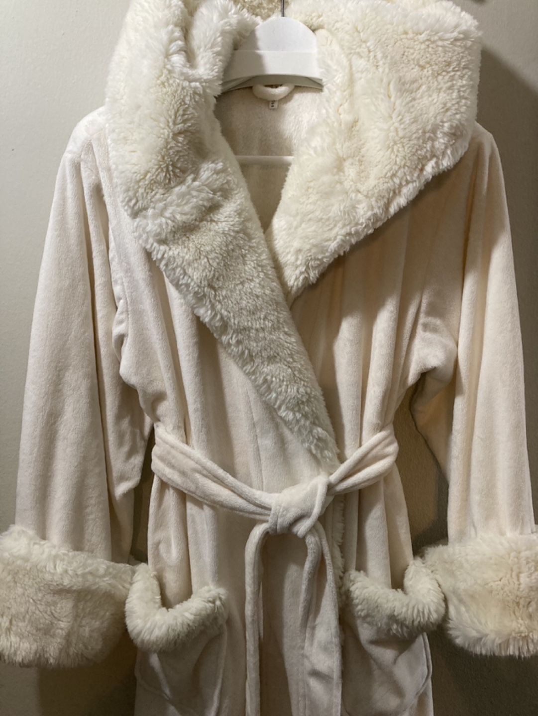 White Plush Robe with Faux Fur Trim
