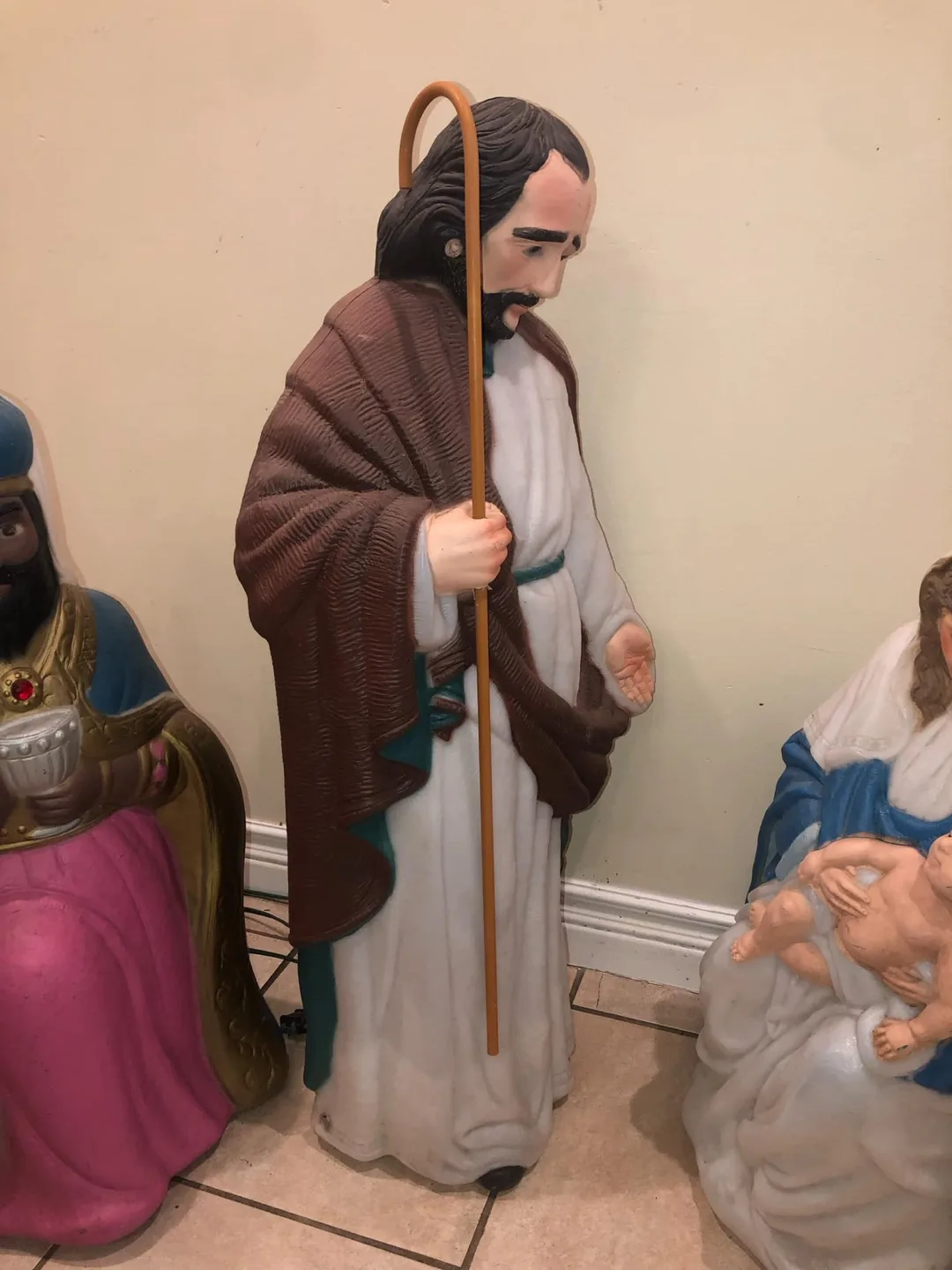 Vintage Blow Mold Nativity Set/ 8 pieces $800 firm image indicator(3)