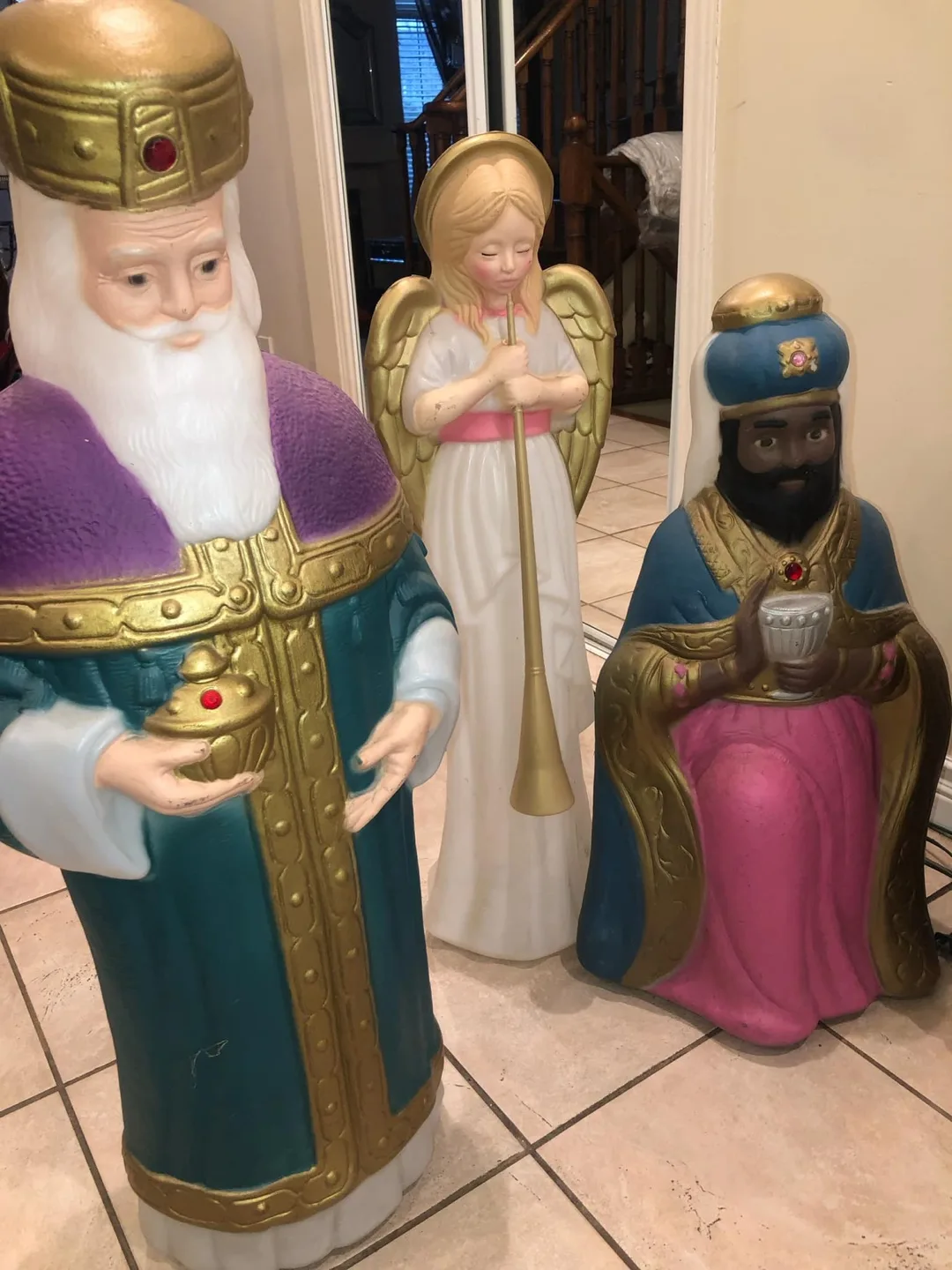 Vintage Blow Mold Nativity Set/ 8 pieces $800 firm image indicator(2)