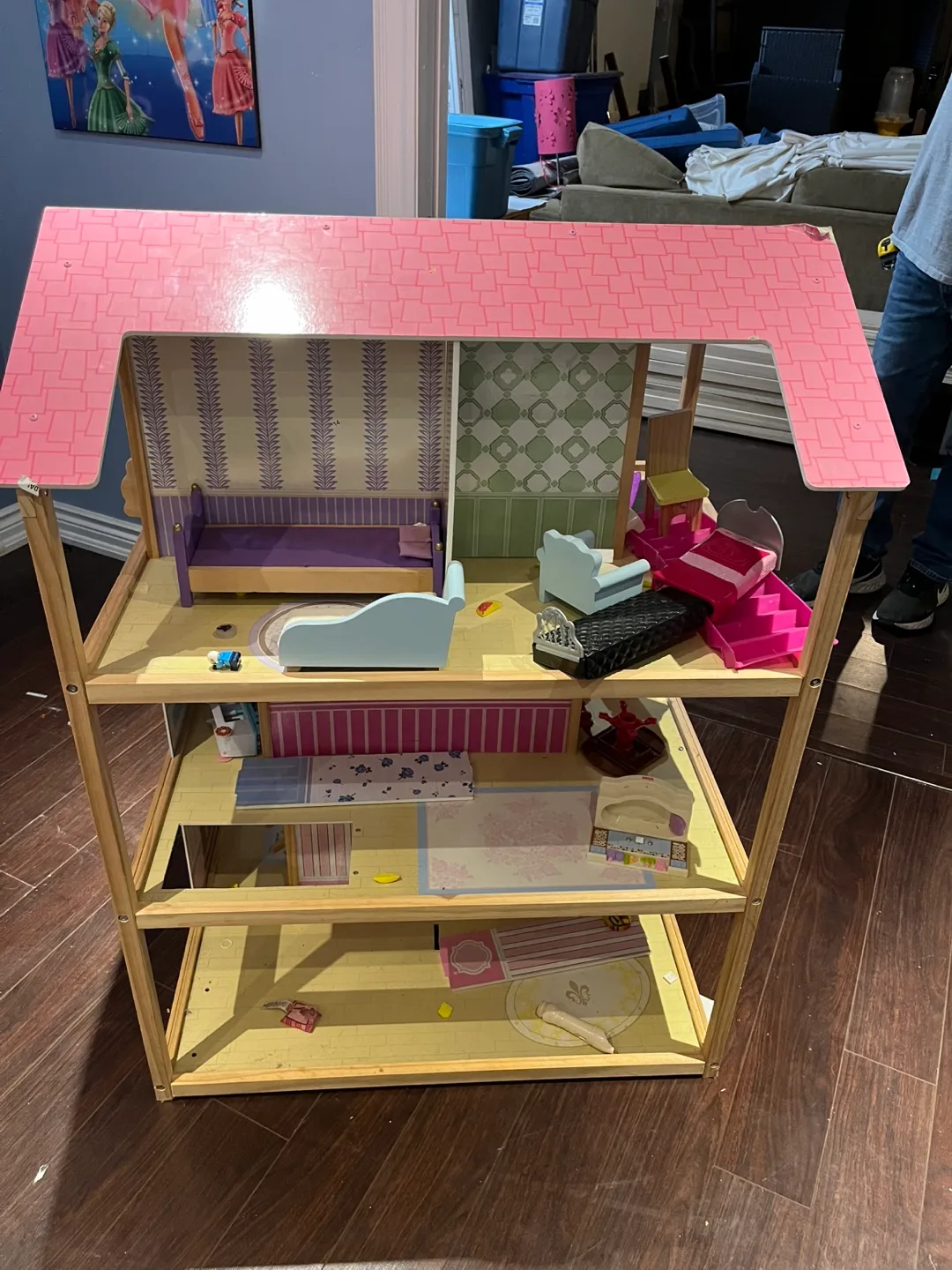 Dollhouse thumbnail